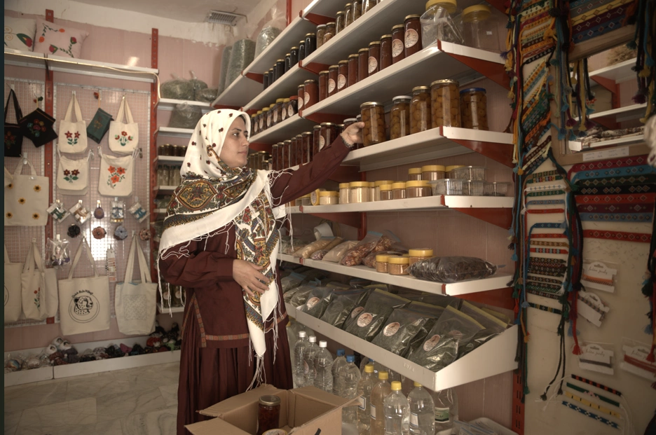 Khorshid Qaleh and Koohestan shops
