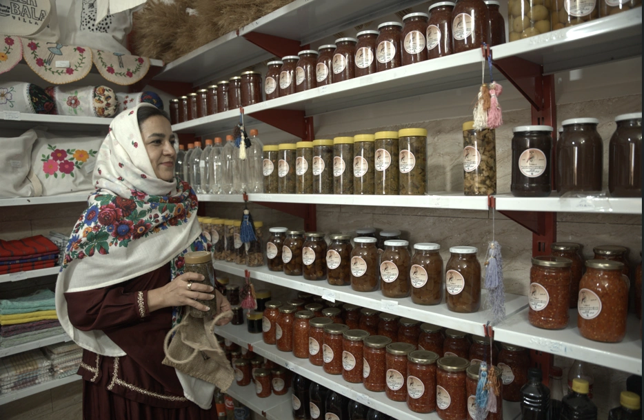 Khorshid Qaleh and Koohestan shops