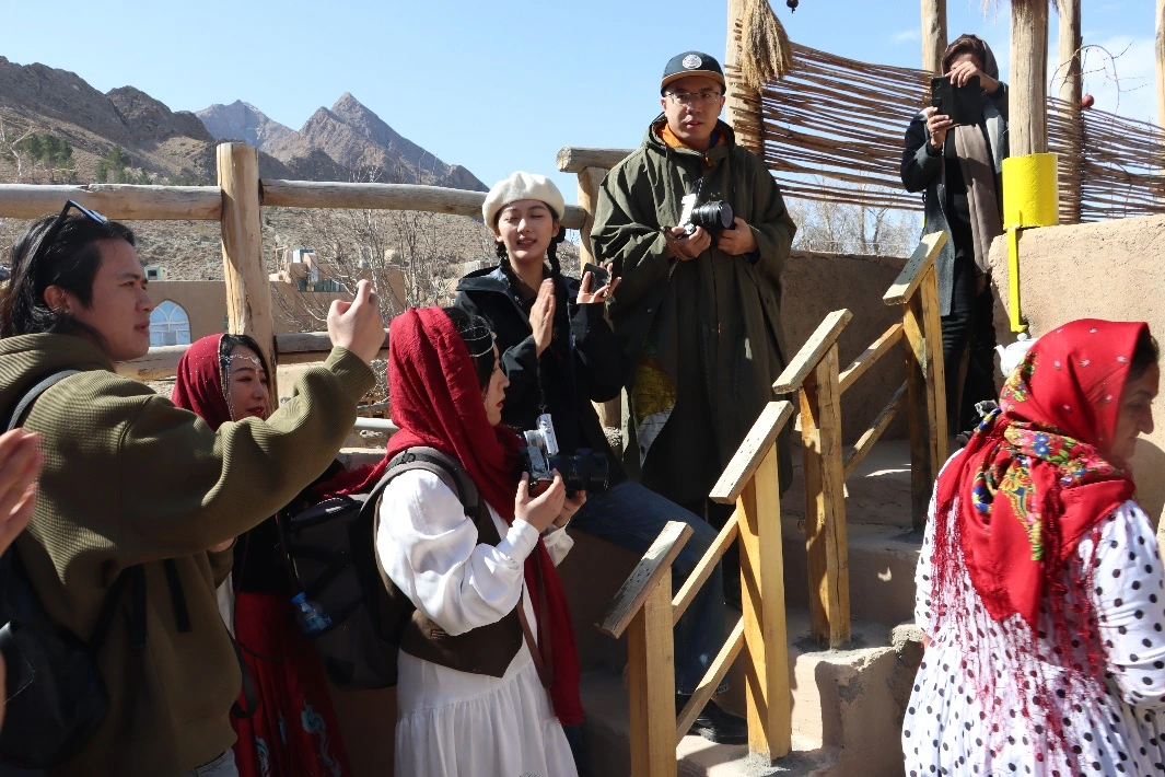 VISITING TRAVELERS