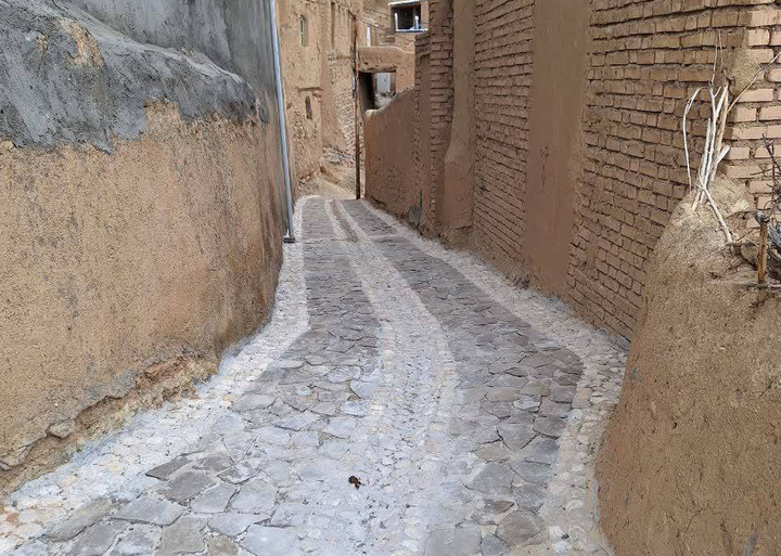 Paving of pathways in the tourist village of Qaleh Bala completed
