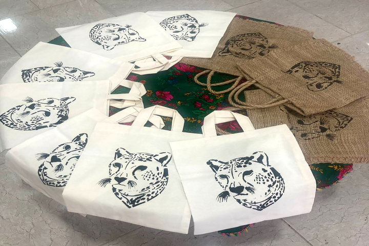 Fabric Bags with the Symbol of the Asiatic Cheetah Prepared for the Tourism Village of Qaleh Bala