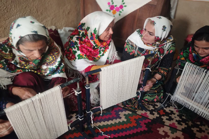 The Kilim Looms Sounded in Qaleh Bala; A Cultural Step Towards World Registration