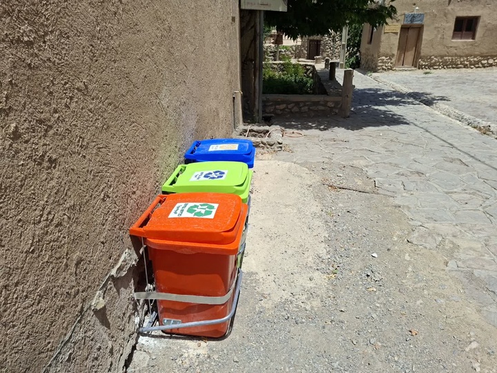 Upgrading Environmental Standards in Qaleh Bala/ Installation of Waste Segregation Bins on the Path to Global Registration